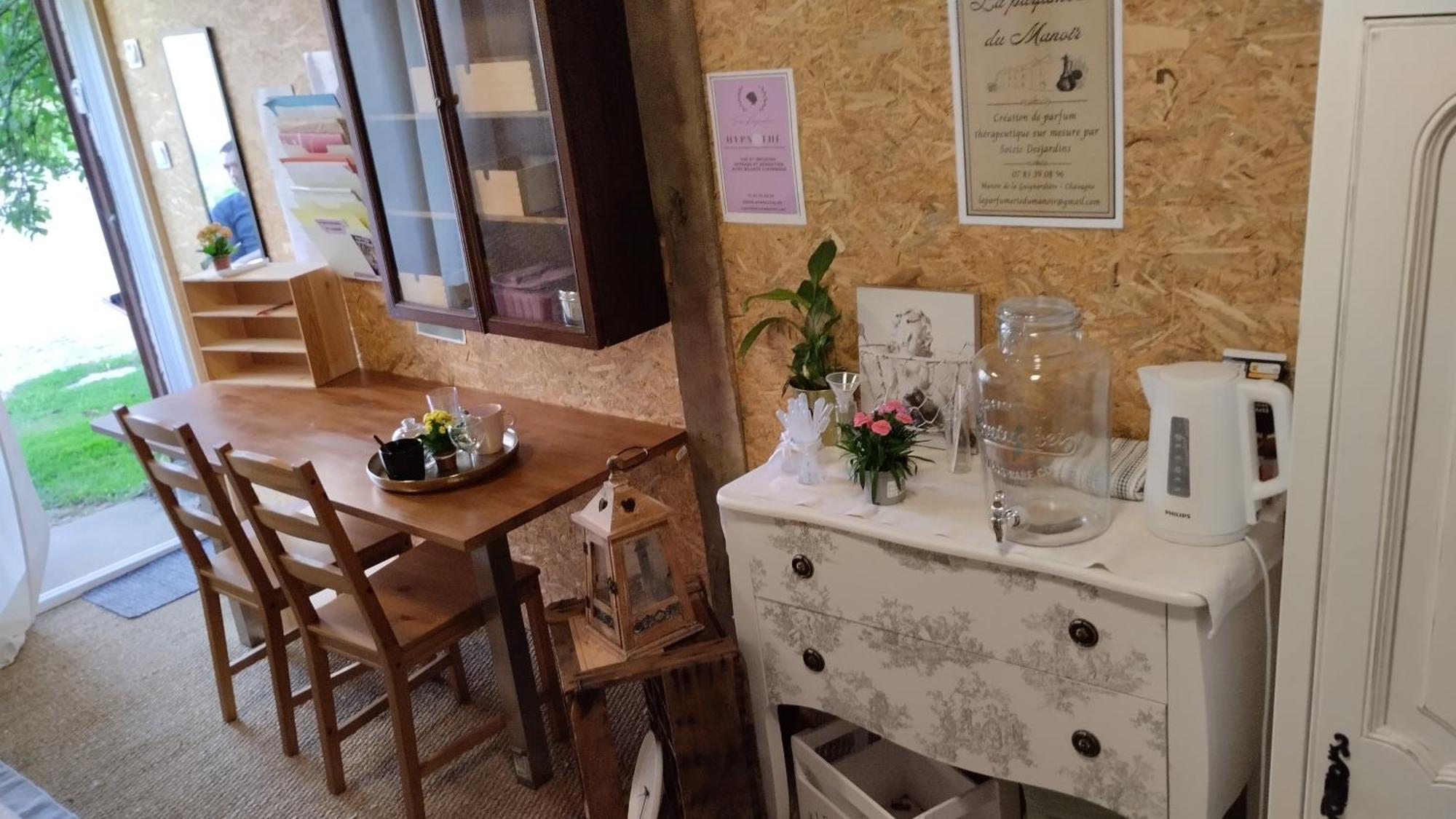 Le Laboratoire Shabby Chic De La Parfumerie Du Manoir Chavagne Zewnętrze zdjęcie